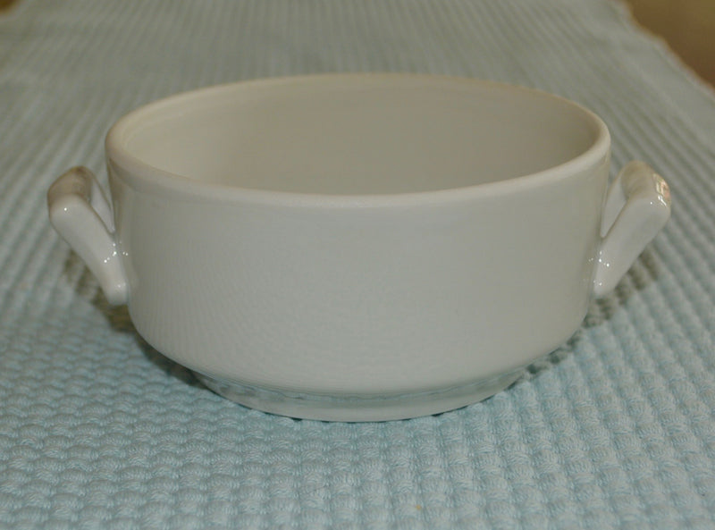 Nothing beats the French white porcelain - and this vintage Apilco piece is so versatile - use for soups, dips, ice cream or simply displayed on the shelf.  Made by Apilco   Made in France  4.75" w x 2.25" h